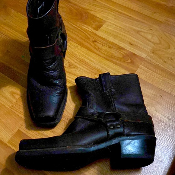 Shoes - Frye Harness 8R boots